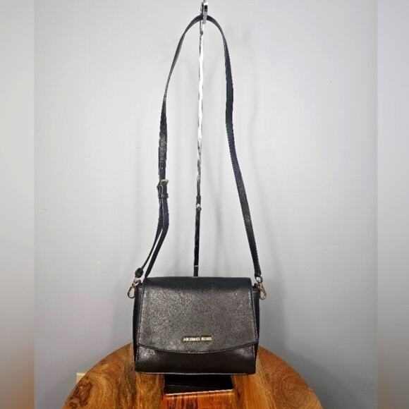 Michael Kors black leather jet set crossbody bag - Picture 1 of 10